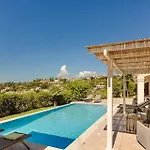 Villa Dina