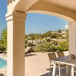 Dina Villa Svoronata