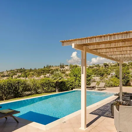 Dina Villa Svoronata
